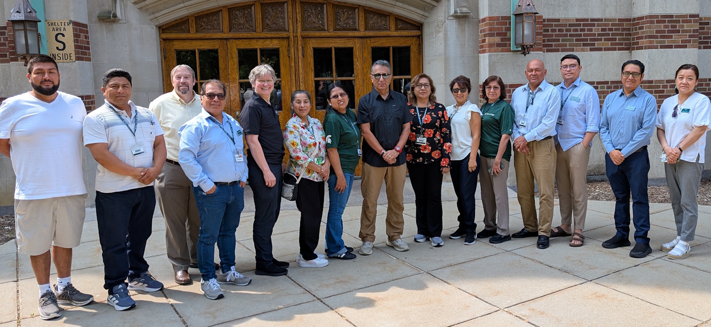 Group photo of delegation with CSTAT